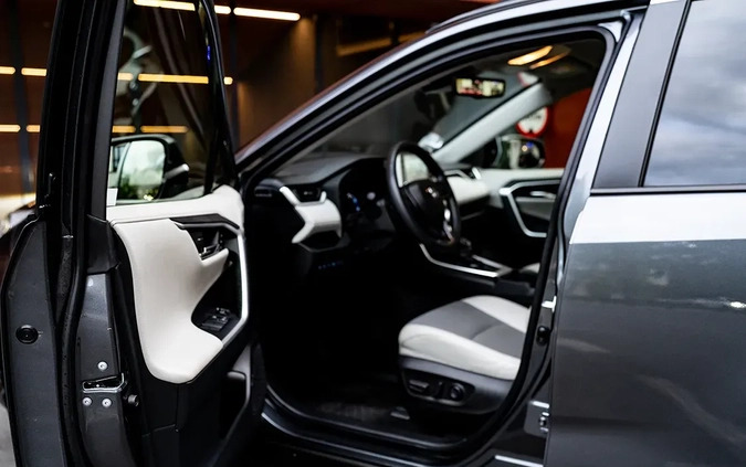 Toyota RAV4 cena 188000 przebieg: 33000, rok produkcji 2021 z Piaski małe 352